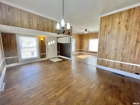 709 S 16th St, Herrin, IL 62948 photo 2