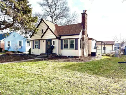 209 Grant St, Bettendorf, IA 52722