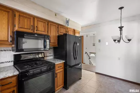 3333 35th Ave, Moline, IL 61265 photo 8