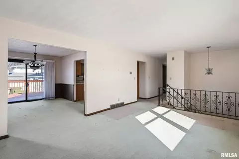 3333 35th Ave, Moline, IL 61265 photo 4
