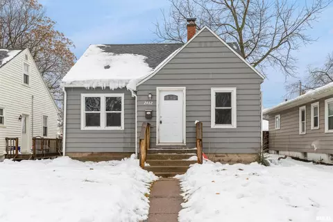 2462 32nd St, Moline, IL 61265