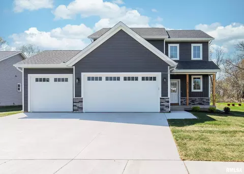 4902 Willow Cir, Davenport, IA 52806