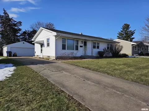 3618 Kelling St, Davenport, IA 52806