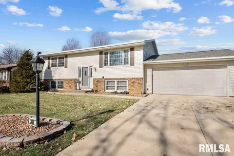 308 Cherokee Dr, Park View, IA 52748 photo 3