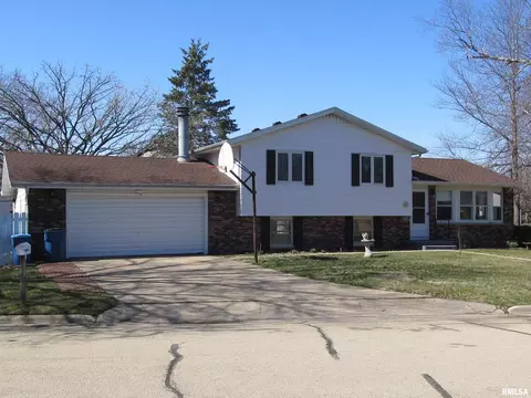 1435 2nd Ave, Camanche, IA 52730