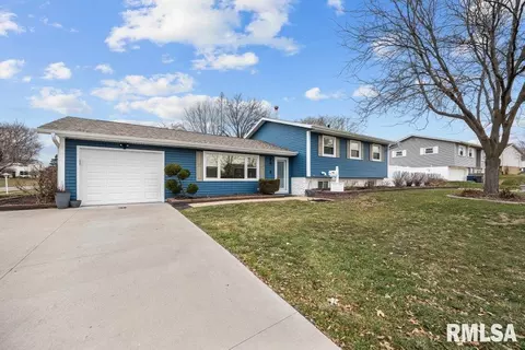 2306 18th St, Bettendorf, IA 52722