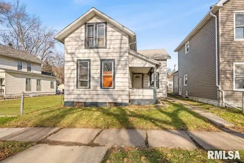 1420 W 7th St, Davenport, IA 52802