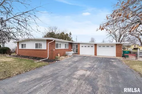 1121 Dayton Dr, Galesburg, IL 61401