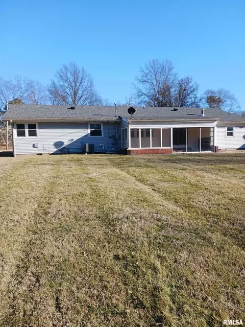 399 Park Lane St, Herrin, IL 62948 photo 6