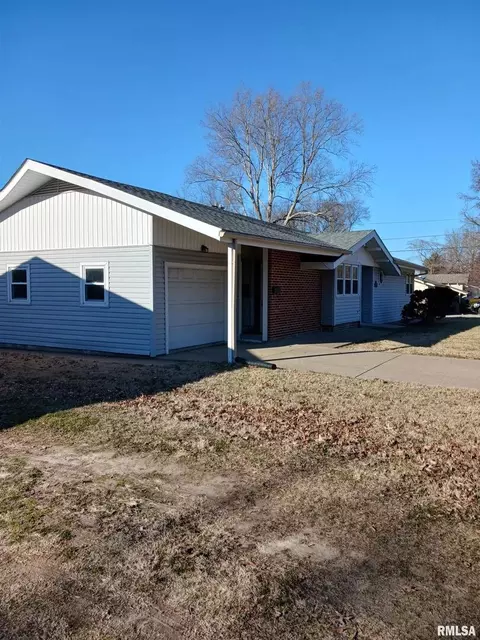 399 Park Lane St, Herrin, IL 62948 photo 9