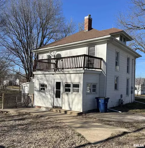 312 E Gale St, Williamsfield, IL 61489 photo 3