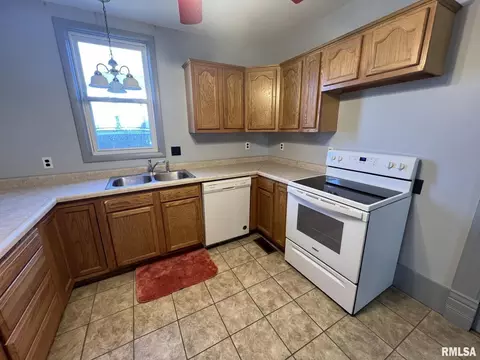 312 E Gale St, Williamsfield, IL 61489 photo 9