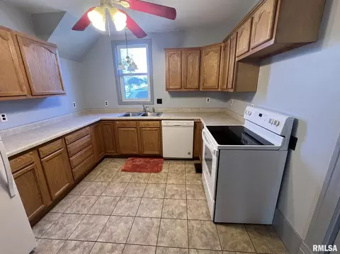 312 E Gale St, Williamsfield, IL 61489 photo 10