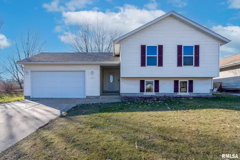 2020 N Fairmount St, Davenport, IA 52806