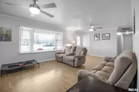 2112 W Cherry St, Herrin, IL 62948 photo 5