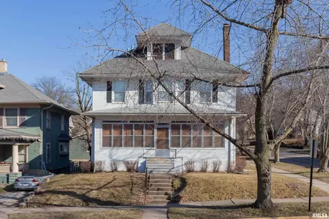 1049 20th St, Rock Island, IL 61201