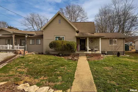 208 N 3rd St, Vienna, IL 62995