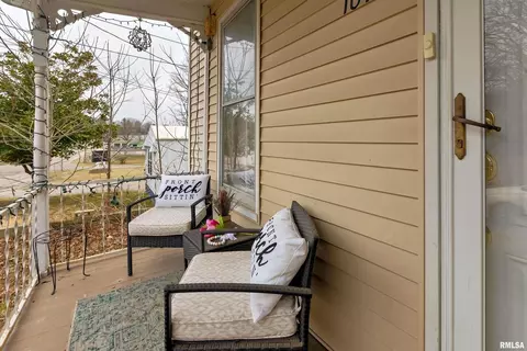 107 W Maple St, Cobden, IL 62920 photo 3