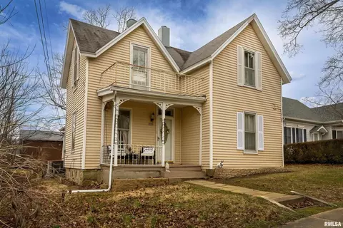 107 W Maple St, Cobden, IL 62920