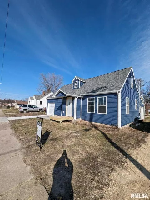 1407 S 14th St, Clinton, IA 52732