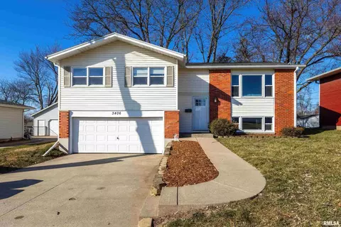 3406 Clover Hills Dr, Bettendorf, IA 52722