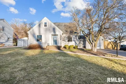 3255 14th St, Rock Island, IL 61201
