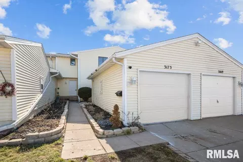 3173 Willowwood Dr, Bettendorf, IA 52722