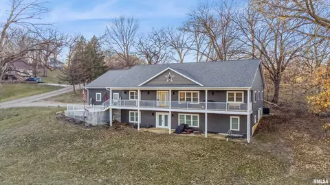 2939 Oakwood Trl, Camanche, IA 52730