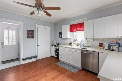 2340 32nd St, Moline, IL 61265 photo 3