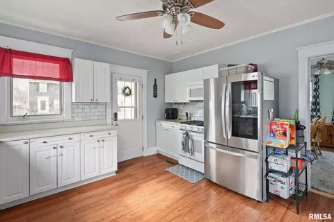 2340 32nd St, Moline, IL 61265 photo 2