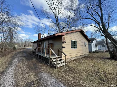 1407 W Oak St, West Frankfort, IL 62896