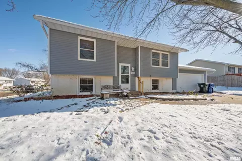 7509 Pacific St, Davenport, IA 52806