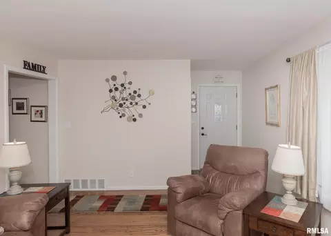 1702 35th St, Moline, IL 61265 photo 6