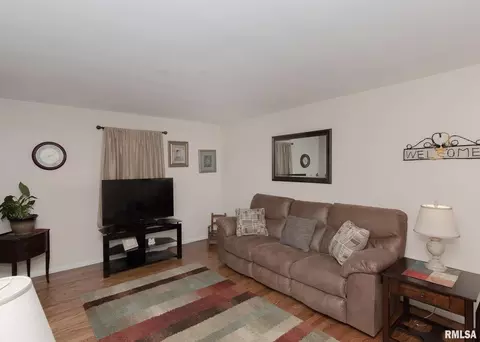 1702 35th St, Moline, IL 61265 photo 4