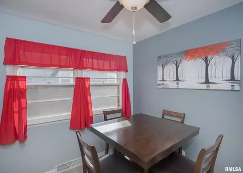 1702 35th St, Moline, IL 61265 photo 8