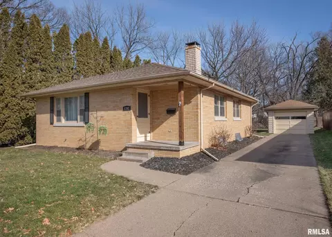 1702 35th St, Moline, IL 61265