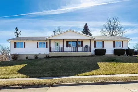 3305 W Rusholme St, Davenport, IA 52804