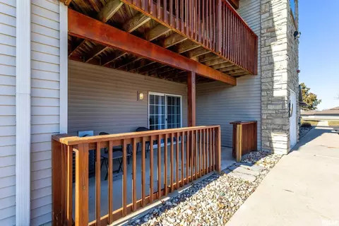 105 E Price St #101, Eldridge, IA 52748 photo 3