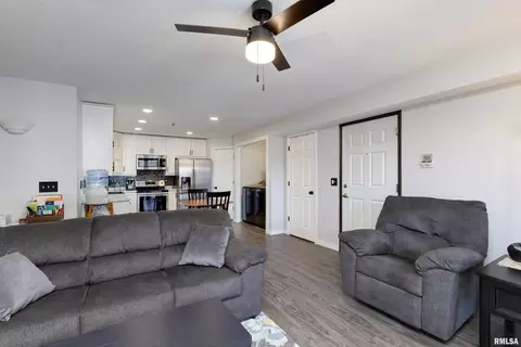 105 E Price St #101, Eldridge, IA 52748 photo 6