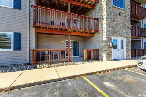 105 E Price St #101, Eldridge, IA 52748 photo 2
