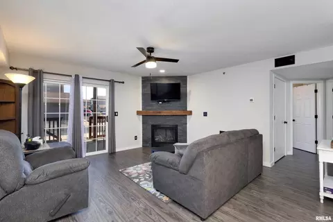 105 E Price St #101, Eldridge, IA 52748 photo 4