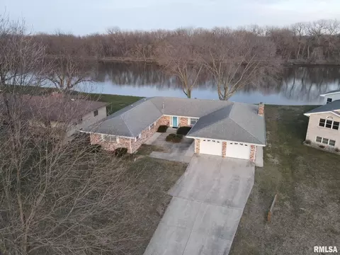 29 Meadow Ln, Prophetstown, IL 61277