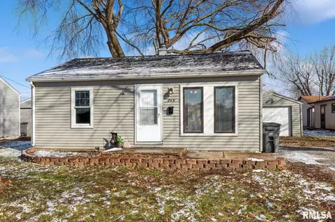 249 4th St E, Milan, IL 61264