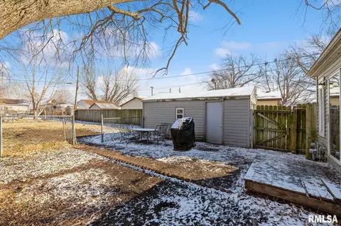 249 4th St E, Milan, IL 61264 photo 2