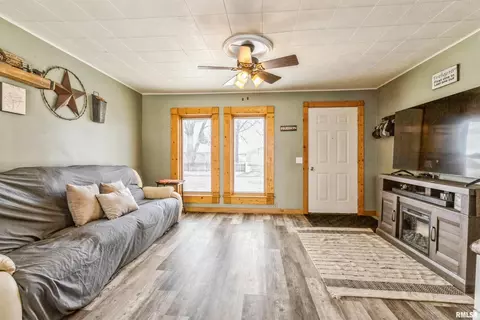 249 4th St E, Milan, IL 61264 photo 9