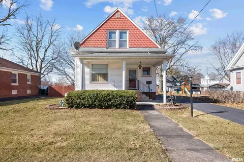 68 Silver St, Galesburg, IL 61401
