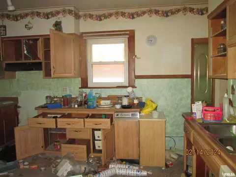 839 S Walnut St, Springfield, IL 62704 photo 6