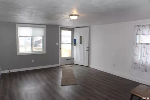 3925 12th St, Moline, IL 61265 photo 4