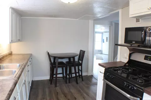 3925 12th St, Moline, IL 61265 photo 5