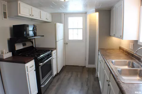 3925 12th St, Moline, IL 61265 photo 7